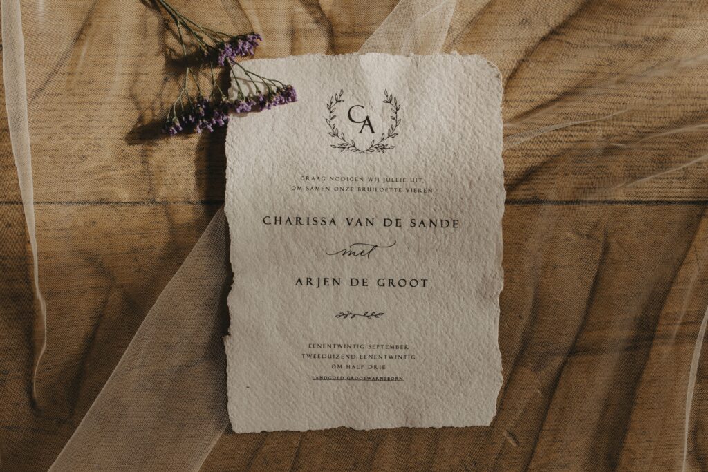 bruiloft kalligrafie stijlvolle trouwkaart handgeschept papier-min